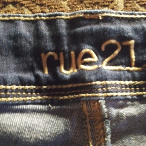 NWT RUE 21 MID RISE CROPS - Picture 4 of 8